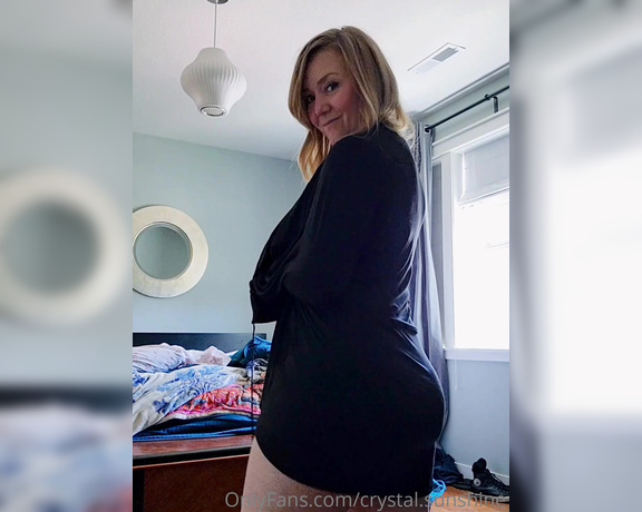 Crystal Sunshine aka crystal.sunshine - 06-02-2023 OnlyFans Video - Friday feels like a lounging in my robe kind of day