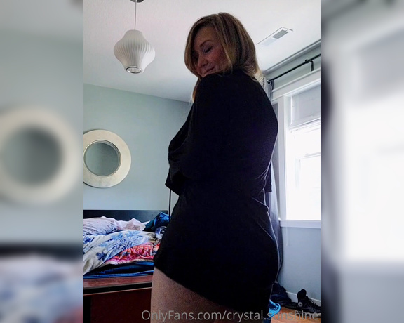 Crystal Sunshine aka crystal.sunshine - 06-02-2023 OnlyFans Video - Friday feels like a lounging in my robe kind of day