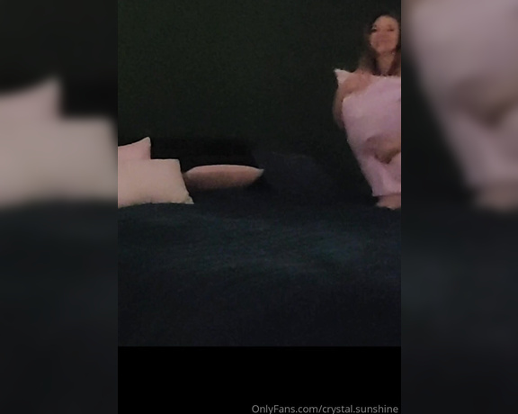 Crystal Sunshine aka crystal.sunshine - 09-26-2023 OnlyFans Video - Good morning Just making my bed before I get dressed for the day