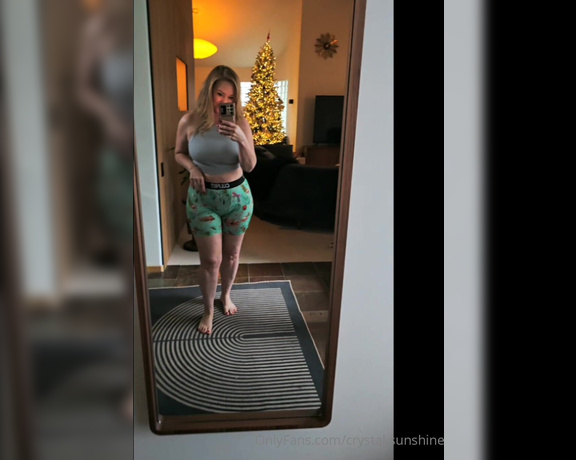 Crystal Sunshine aka crystal.sunshine - 12-25-2024 OnlyFans Video - Merry Christmas Im be offline to enjoy time with my family I hope youre having a