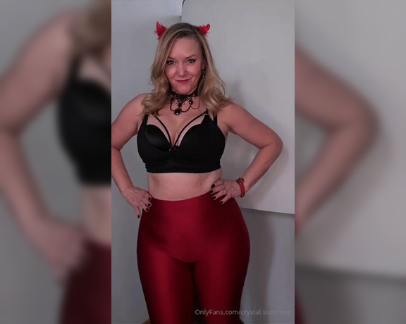 Crystal Sunshine aka crystal.sunshine - 10-30-2024 OnlyFans Video - My daughters Jewel and Jade Whos costume is the best besides mine, of course  jewel_love_12345