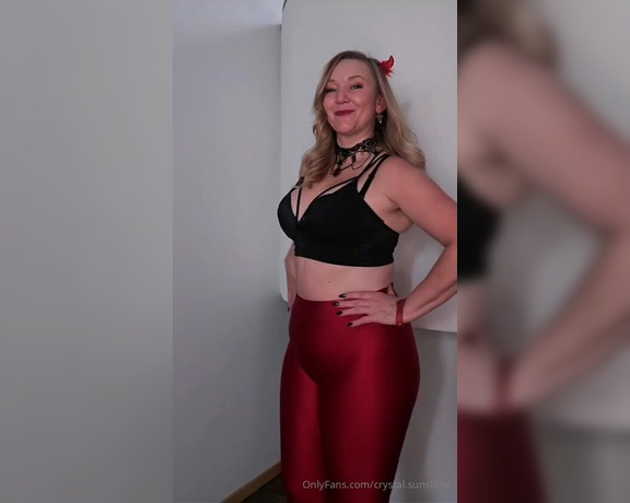 Crystal Sunshine aka crystal.sunshine - 10-30-2024 OnlyFans Video - My daughters Jewel and Jade Whos costume is the best besides mine, of course  jewel_love_12345