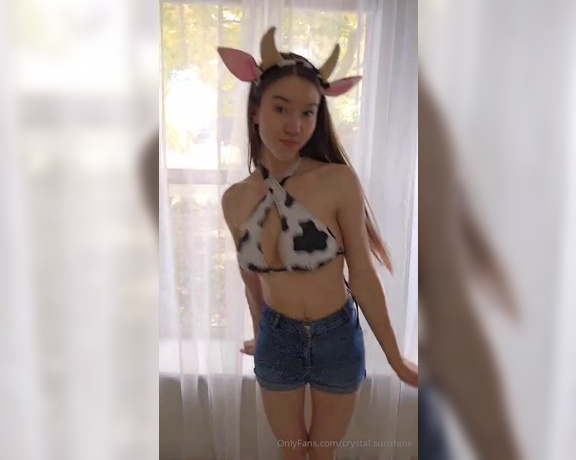 Crystal Sunshine aka crystal.sunshine - 10-30-2024 OnlyFans Video - My daughters Jewel and Jade Whos costume is the best besides mine, of course  jewel_love_12345