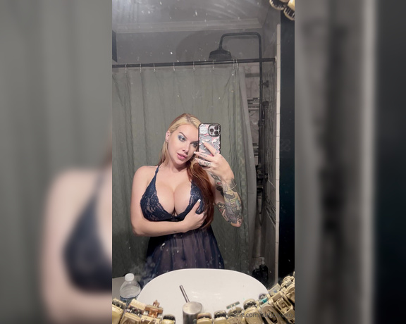 Cubbi Thompson aka cubbixoxo - 12-28-2024 OnlyFans Video - Will you join me for a shower