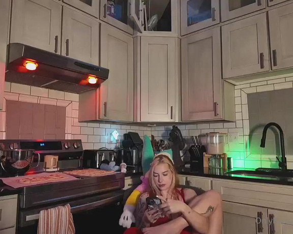 Cubbi Thompson aka cubbixoxo - 12-24-2024 OnlyFans Video - HO HO HO i cum in the kitchen show recording from cam the other night while