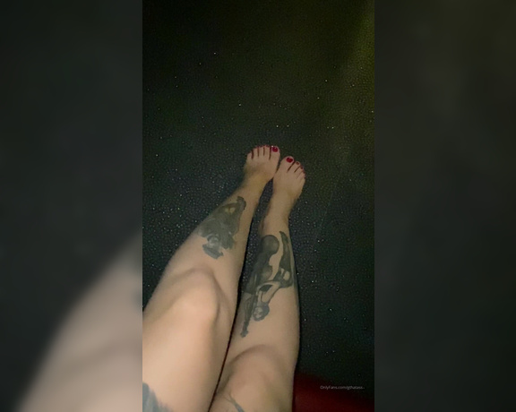 Gthatass aka gthatass - 03-08-2020 OnlyFans Video - Fetish feeling Were my foot boys  Im loving my toes, I waited weeks to get