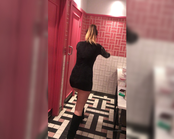 Gthatass aka gthatass - 02-21-2020 OnlyFans Video - What I get up to on girls night  My girl some epic club toilett nudes