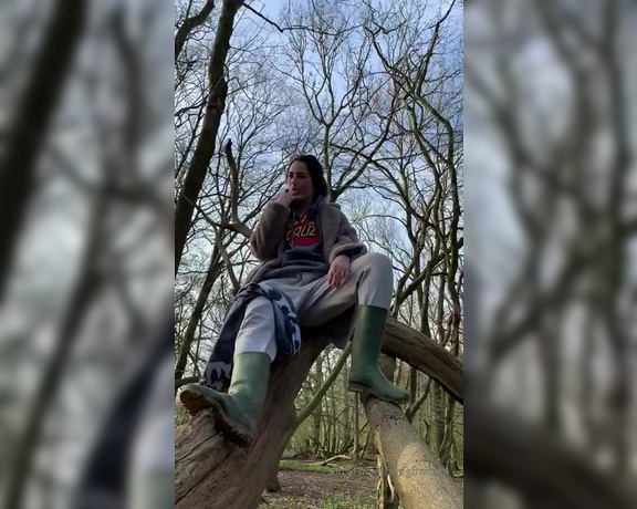 Gthatass aka gthatass - 03-21-2020 OnlyFans Video - Climbing trees and being naughty