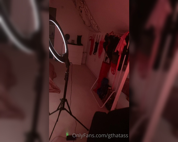 Gthatass aka gthatass - 08-11-2021 OnlyFans Video - I need to fuck a guy off camera in here