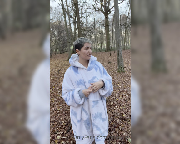 Gthatass aka gthatass - 12-08-2022 OnlyFans Video - Just me singing in the woods, I would of got naked but its December and 0