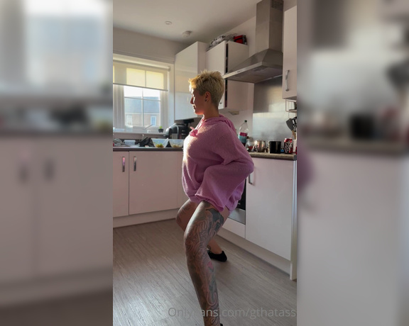 Gthatass aka gthatass - 06-05-2023 OnlyFans Video - Dancing in my pals kitchen  Im dancing to the golden hour sunset