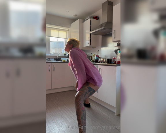 Gthatass aka gthatass - 06-05-2023 OnlyFans Video - Dancing in my pals kitchen  Im dancing to the golden hour sunset