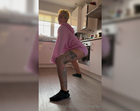 Gthatass aka gthatass - 06-05-2023 OnlyFans Video - Dancing in my pals kitchen  Im dancing to the golden hour sunset