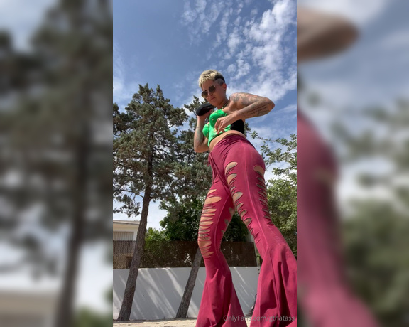 Gthatass aka gthatass - 05-31-2024 OnlyFans Video - When in doubt, just dance it out  We got to the villa first so we