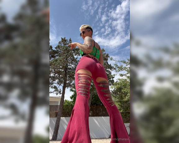 Gthatass aka gthatass - 05-31-2024 OnlyFans Video - When in doubt, just dance it out  We got to the villa first so we