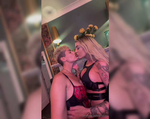 Gthatass aka gthatass - 10-16-2024 OnlyFans Video - Mmmm  I do love kissing girls