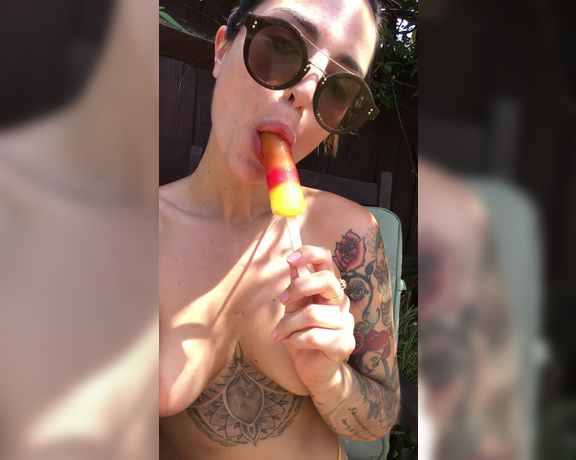 Gthatass aka gthatass - 09-30-2019 OnlyFans Video - When it was so fucking hot  I was sucking more ice polls than dick