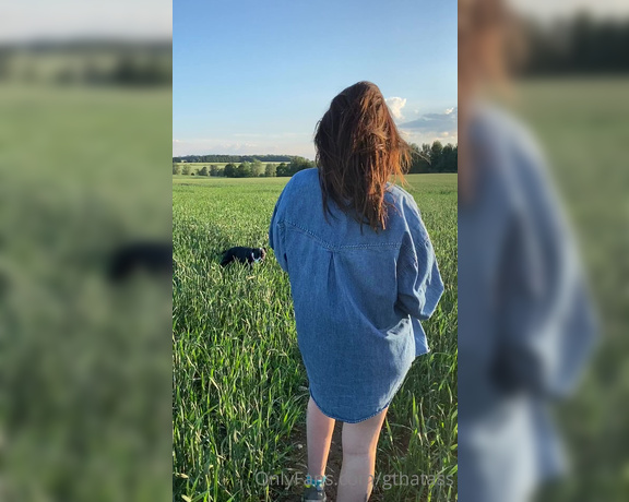 Gthatass aka gthatass - 06-18-2020 OnlyFans Video - My friend dared me to strip bare in the field, not to far from the road