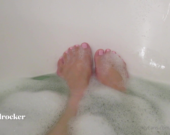 RebelRocker aka rebelrockerxxx - 01-23-2022 OnlyFans Video - Bathtime feet