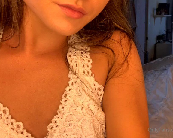 Zoe Bloom aka zoebloomxxx - 12-31-2020 OnlyFans Video - Im a good girl , but I wanna be bad for you