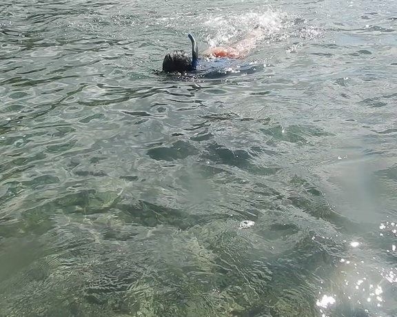 Zoe Bloom aka zoebloomxxx - 11-24-2018 OnlyFans Video - Snorkeling fun in Hawaii