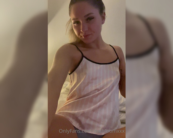 Zoe Bloom aka zoebloomxxx - 06-21-2022 OnlyFans Video - Check your DMs for part 2