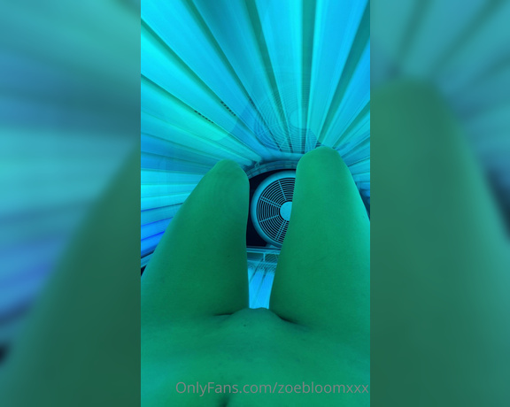 Zoe Bloom aka zoebloomxxx - 06-29-2020 OnlyFans Video - Feeling myself up in the tanning bed