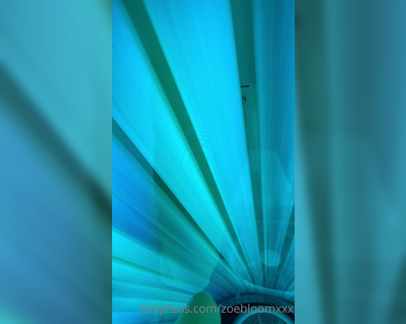 Zoe Bloom aka zoebloomxxx - 06-29-2020 OnlyFans Video - Feeling myself up in the tanning bed