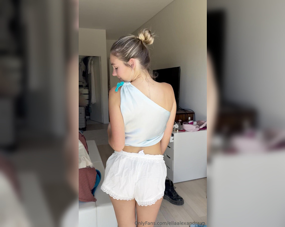 Ella Alexandra aka ellaalexandraxo - 04-19-2024 OnlyFans Video - The perfect date night outfit  Where are we going