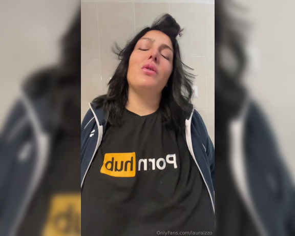 Lauraizzo aka lauraizzo - 12-08-2024 OnlyFans Video - Per festeggiare la domenica si va a pranzo fuori e io ho voglia di fare la