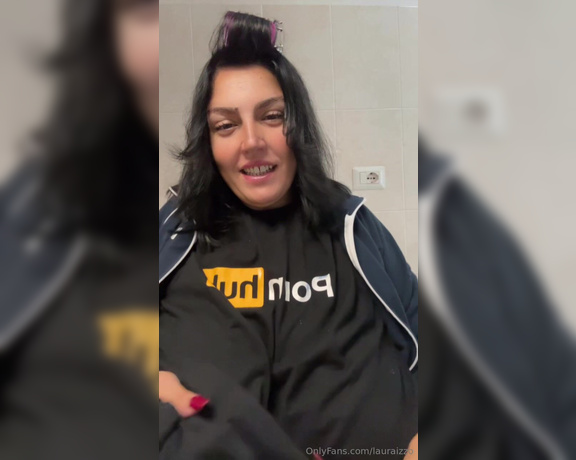 Lauraizzo aka lauraizzo - 12-08-2024 OnlyFans Video - Per festeggiare la domenica si va a pranzo fuori e io ho voglia di fare la