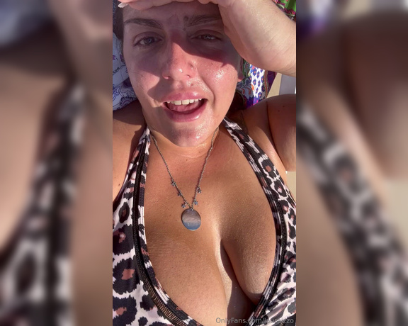 Lauraizzo aka lauraizzo - 08-11-2024 OnlyFans Video - Sono iniziate finalmente le mie vacanze in Calabria  Che dite farò la monella