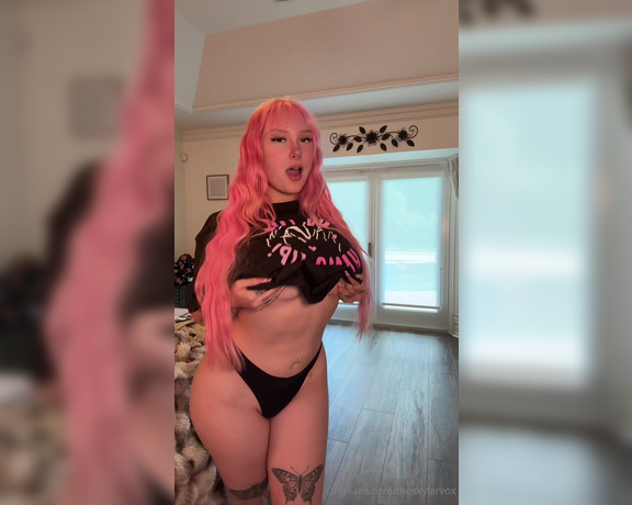 Skylar Vox aka theskylarvox - 08-21-2024 OnlyFans Video - Titty drop_0t29