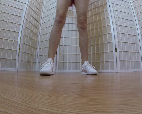 BuddahsPlayground - Toe Tapping in Reeboks, Sneaker Fetish, Housewives, Feet, ManyVids