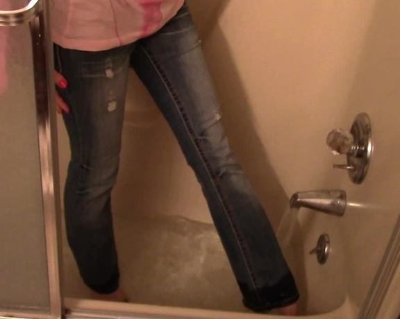 BuddahsPlayground - Wet Jeans and T-shirt in Bath Tub, Wet Look, Wet T-Shirt, Feet, Barefoot, Jeans Fetish, ManyVids