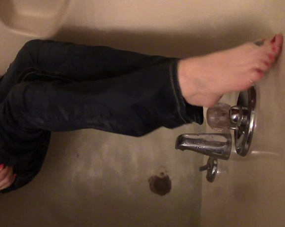 BuddahsPlayground - Wet Jeans and T-shirt in Bath Tub, Wet Look, Wet T-Shirt, Feet, Barefoot, Jeans Fetish, ManyVids