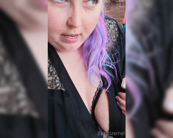 BBW-Lesbian - Lesbian How many people are outside and can see me ;) Wx (30.07.2020)