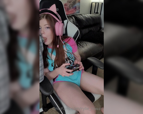 Rylie_rowan - Full Length Video Gamer Girl gets played with while in voice chat This is on st (06.09.2021)