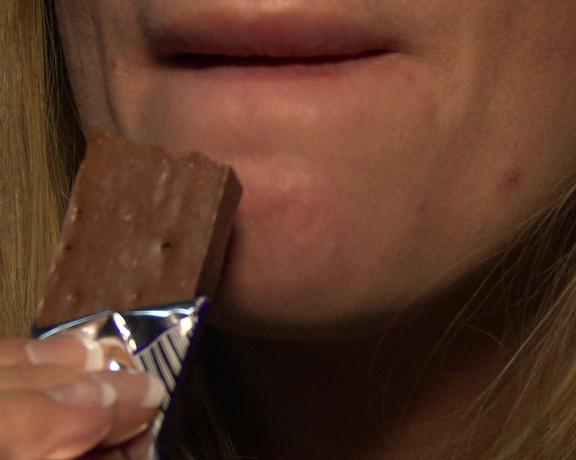 Danielle Maye XXX - Close Up Chocolate Eating, Mouth Fetish, Tongue Fetish, Teeth, Throat Fetish, Extreme Close-ups, ManyVids