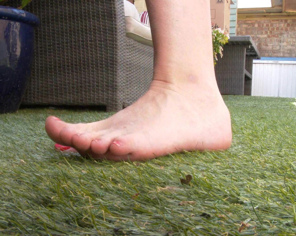 Danielle Maye XXX - Dirty Bare Feet, Dirty Feet, Feet, Foot Fetish, Highly Arched Feet, Barefoot, ManyVids