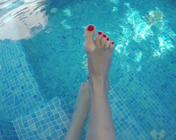 Danielle Maye XXX - Hot Tub Toes, Feet, Long toes, Pointed Toes, Hot Tub, Foot Fetish, ManyVids