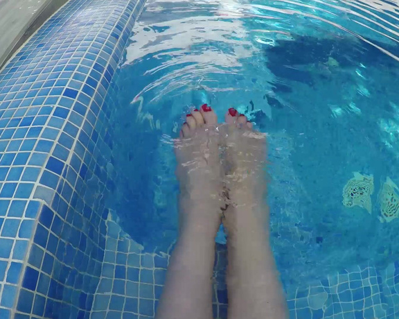 Danielle Maye XXX - Hot Tub Toes, Feet, Long toes, Pointed Toes, Hot Tub, Foot Fetish, ManyVids