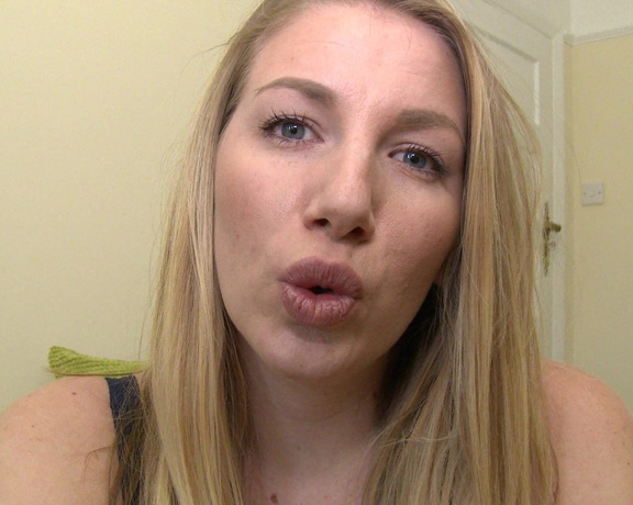 Danielle Maye XXX - Hot Breath, Bad Breath, Smell Fetish, Mouth Fetish, Tongue Fetish, Lip Fetish, ManyVids