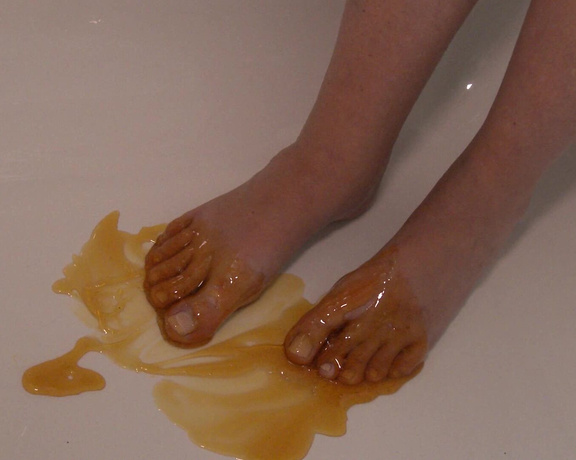 Danielle Maye XXX - Sticky Toes, Wet & Messy, Sploshing, Food Sploshing, Food, Feet, ManyVids