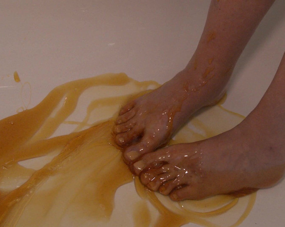 Danielle Maye XXX - Sticky Toes, Wet & Messy, Sploshing, Food Sploshing, Food, Feet, ManyVids