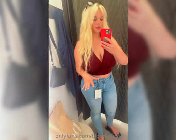 Blondiefesser - Bought new jeans love how they look n1 (22.05.2023)