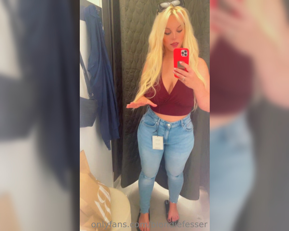 Blondiefesser - Bought new jeans love how they look n1 (22.05.2023)