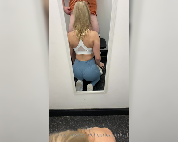 Cheerleaderkait - Giving a blow job at the gym! such a gym slut huh i (26.10.2021)