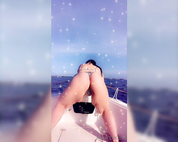 Rose_d_kush - If you saw me twerking like this in a boat what would you do iq (06.06.2021)