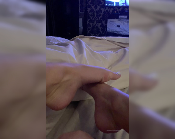 Xalicegoodwinx - Foot lovers this is for you....look how soft those soles look after a fres xW (14.12.2019)